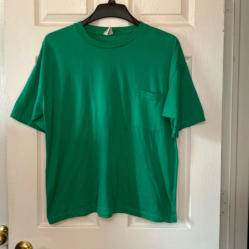 VTG 80’s Kelly Green Pocket Shirts Crew Neck Short Sleeve  T-Shirts Tee